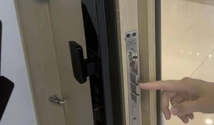 为什么有的智能门锁会莫名其妙在半夜自动打开？