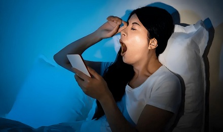 睡前刷手机 1 小时，失眠风险激增 50%？