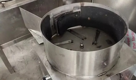 水晶葡萄到底是怎么大批量剥皮的？