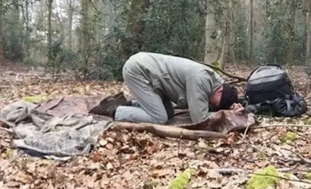 为什么野外求生时要撅着腚睡觉？