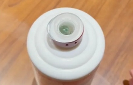 为什么茅台的瓶口要放两颗玻璃珠子？